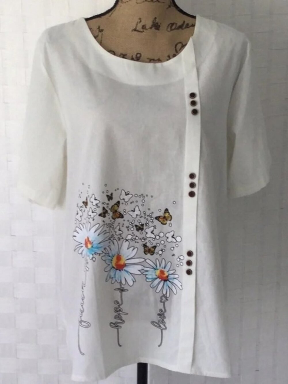 Women’s White Floral Butterfly Graphic Tunic Top | Relaxed Fit Sz 1X.    #467 ##